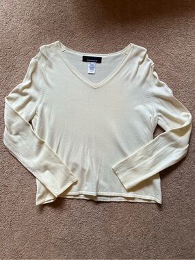 Jones New York Light Cream V-Neck Long Sleeve Knit Top 🤍✨🤍✨🤍